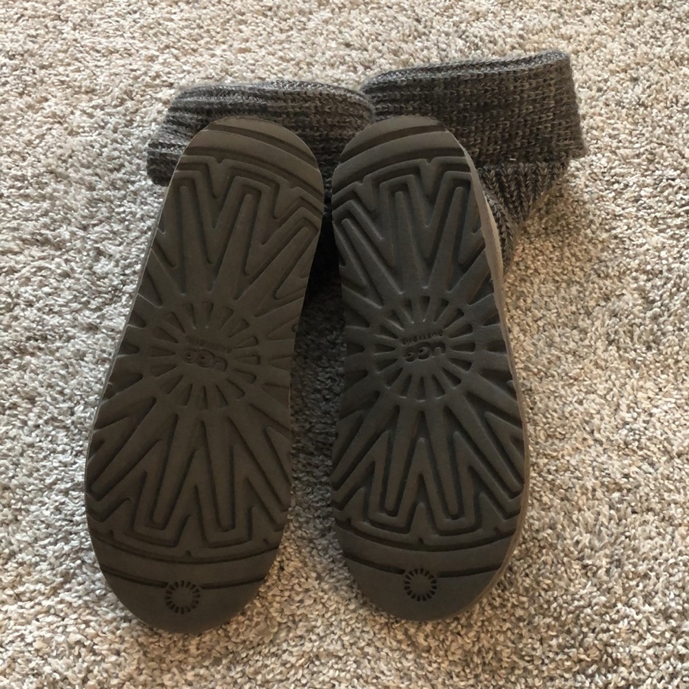 *SOLD* Grey Ugg Cardy Knit Boots - Picture 8 of 9